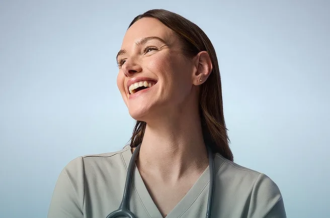 Profesional de la salud sonriendo